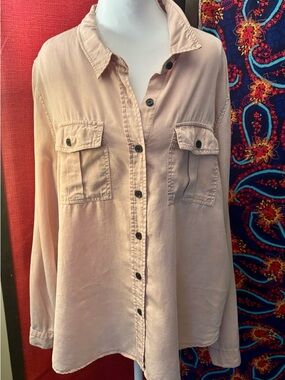 Relaxed Button-Front Women’s Top in Light Rose